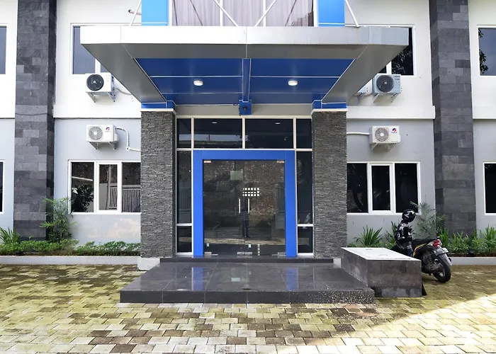 RedDoorz near Museum Keraton Surakarta Hotel Surakarta 