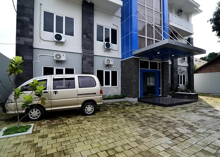 RedDoorz near Museum Keraton Surakarta Hotel Surakarta 